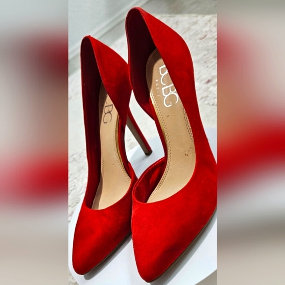 🌟BCBG Like New Red Suede Stiletto Close Toe Pointed Heels🌟 - Picture 3 of 9